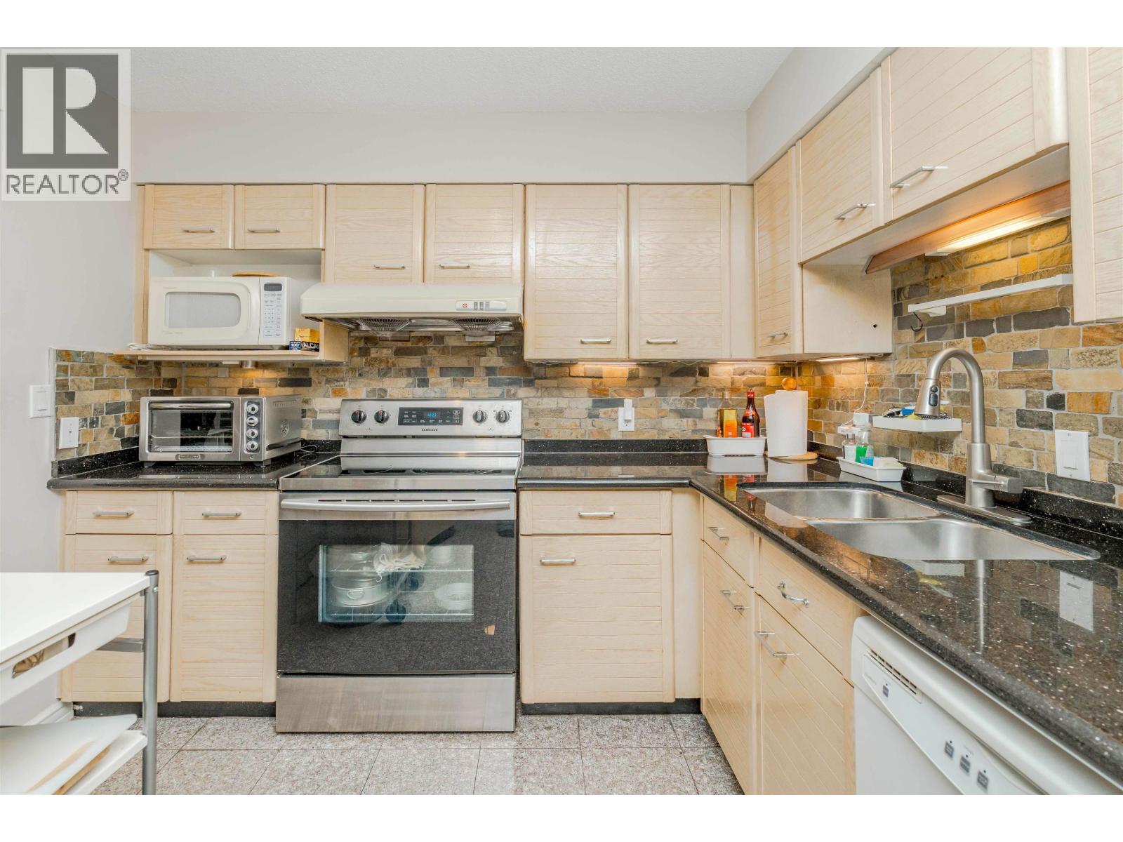 1505 8831 Lansdowne Road Property Photo 9
