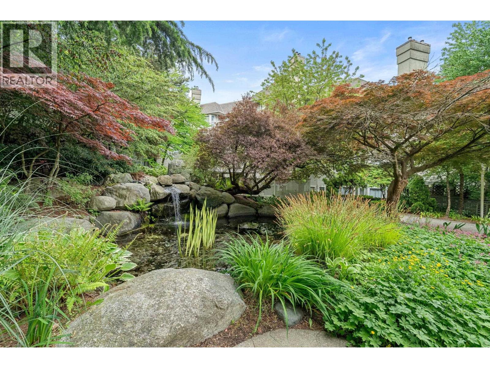 409 3738 Norfolk Street Property Photo 2