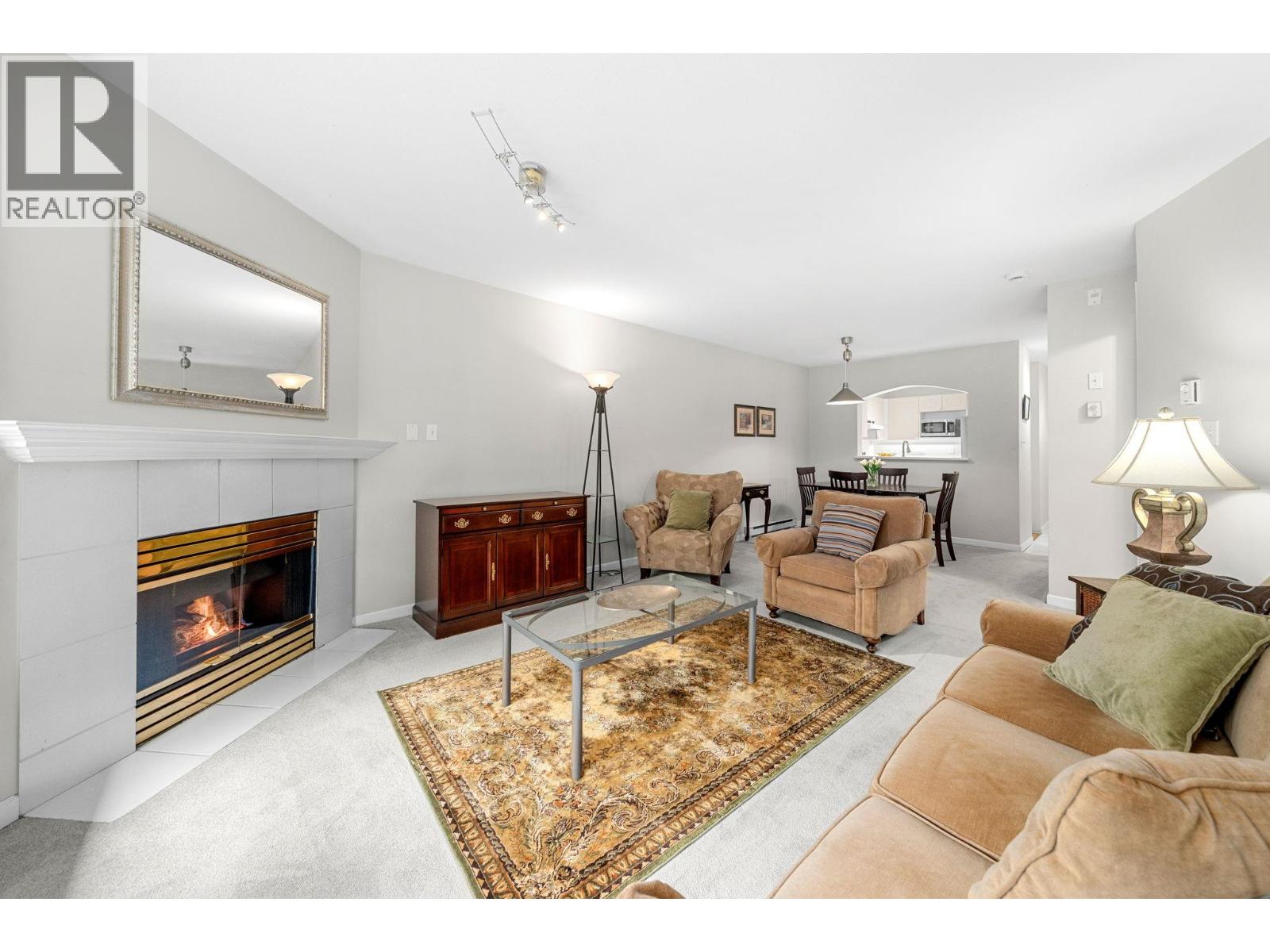 409 3738 Norfolk Street Property Photo 8