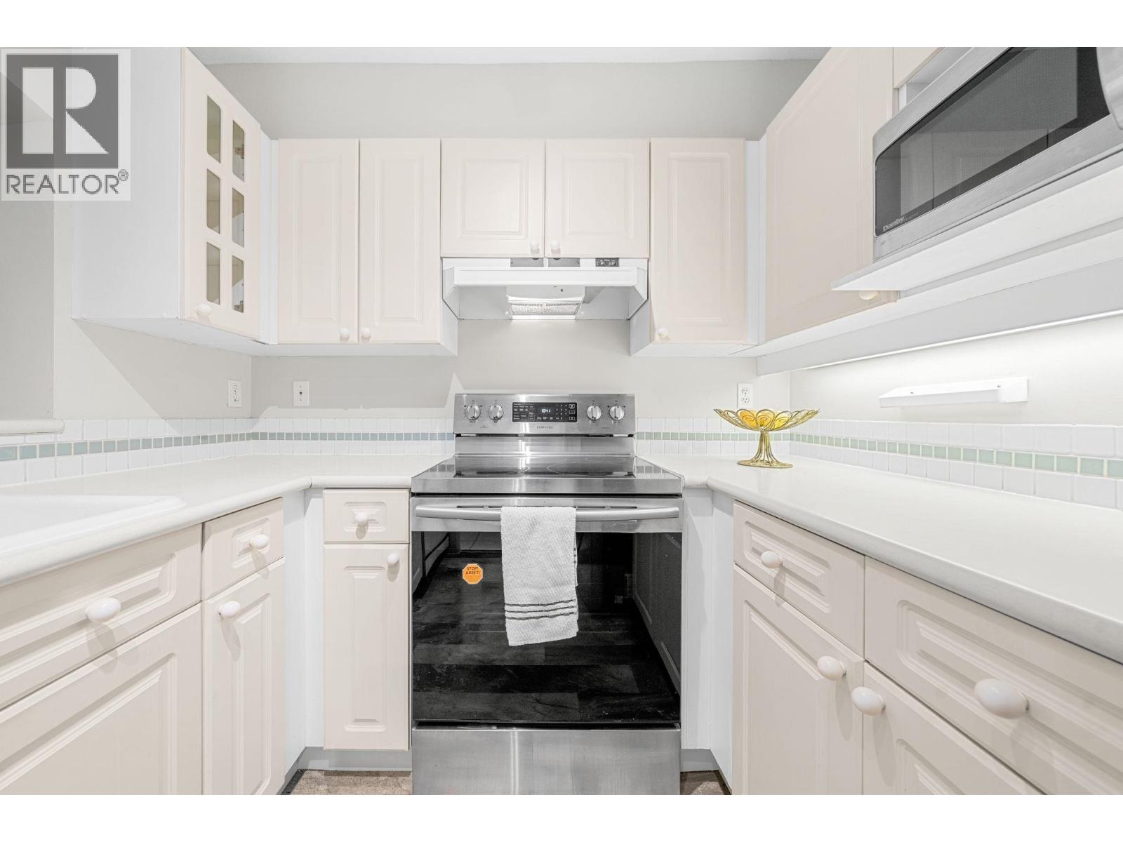 409 3738 Norfolk Street Property Photo 17