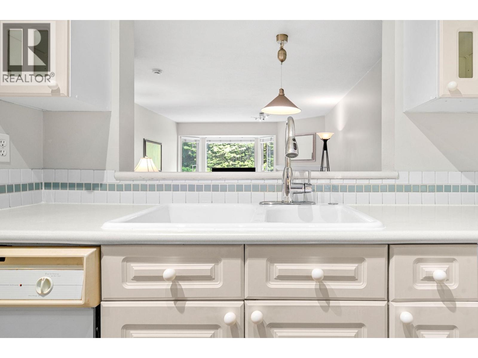 409 3738 Norfolk Street Property Photo 19