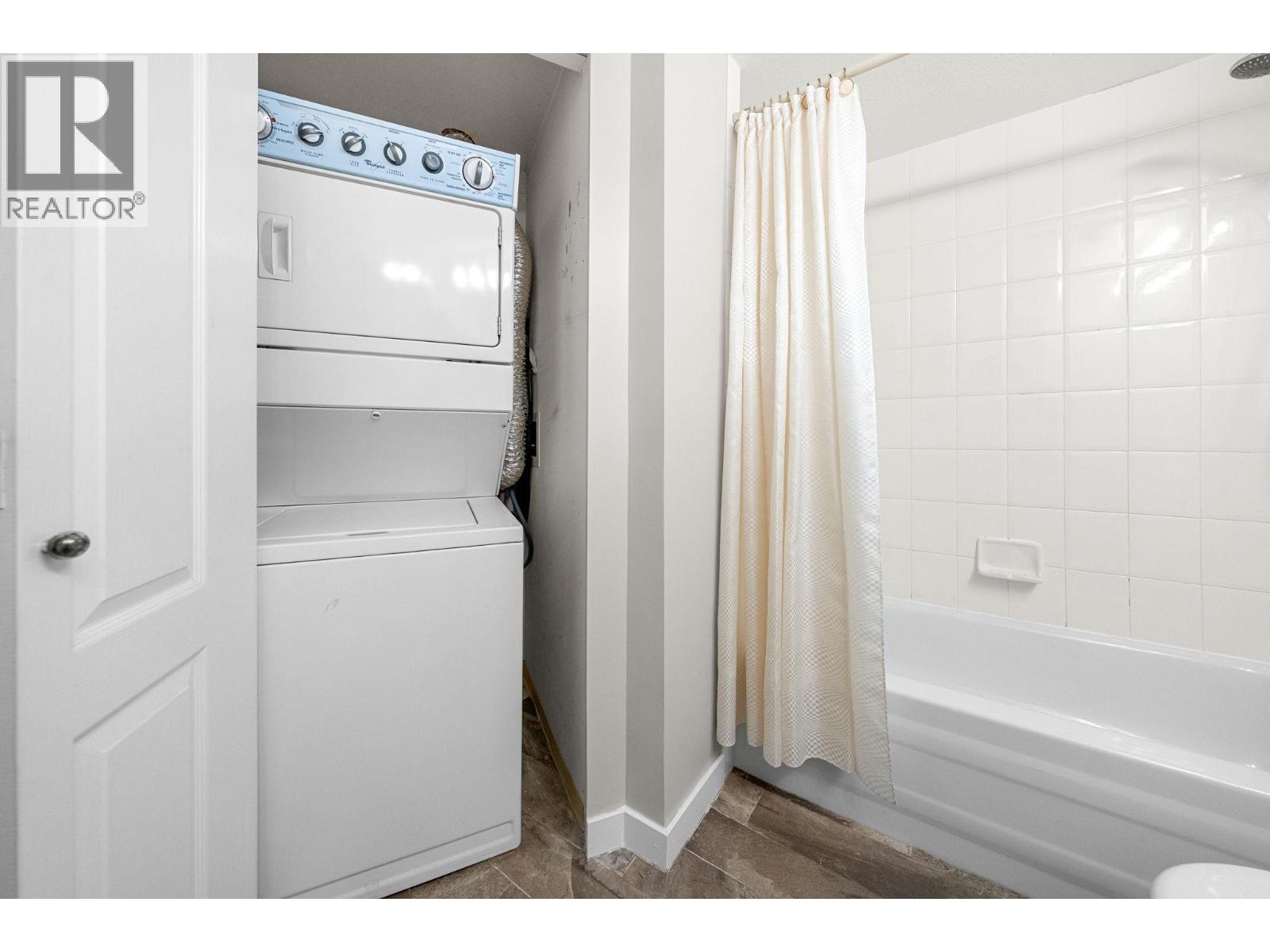 409 3738 Norfolk Street Property Photo 23