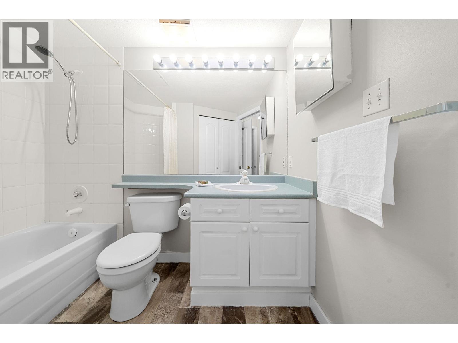 409 3738 Norfolk Street Property Photo 25