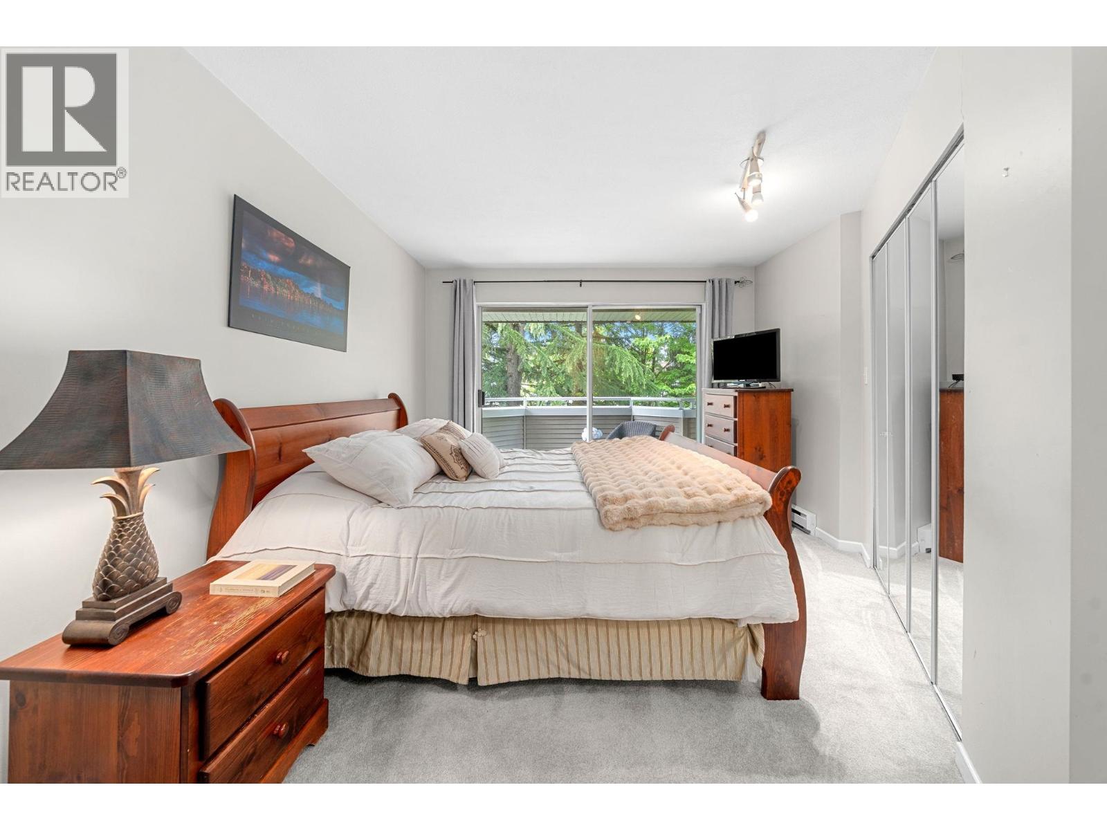 409 3738 Norfolk Street Property Photo 27