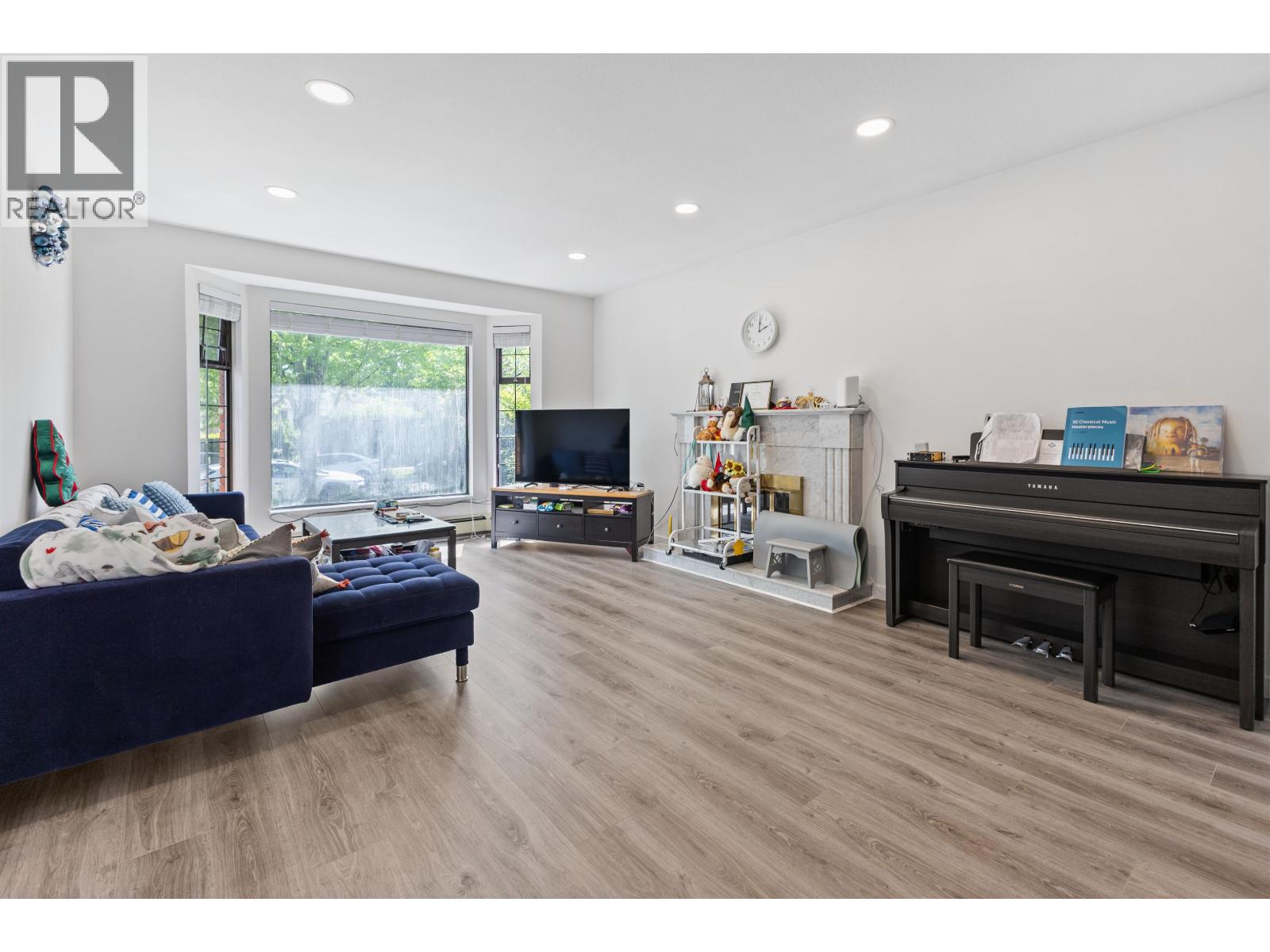 189 W 46th Avenue Property Photo 3