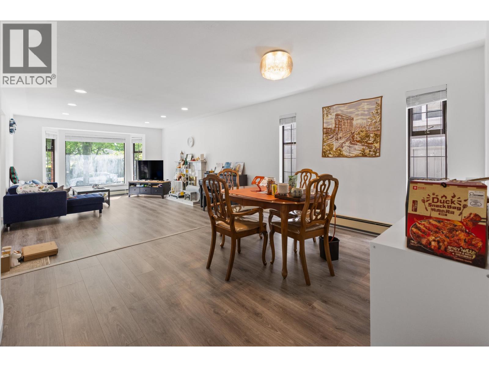 189 W 46th Avenue Property Photo 8
