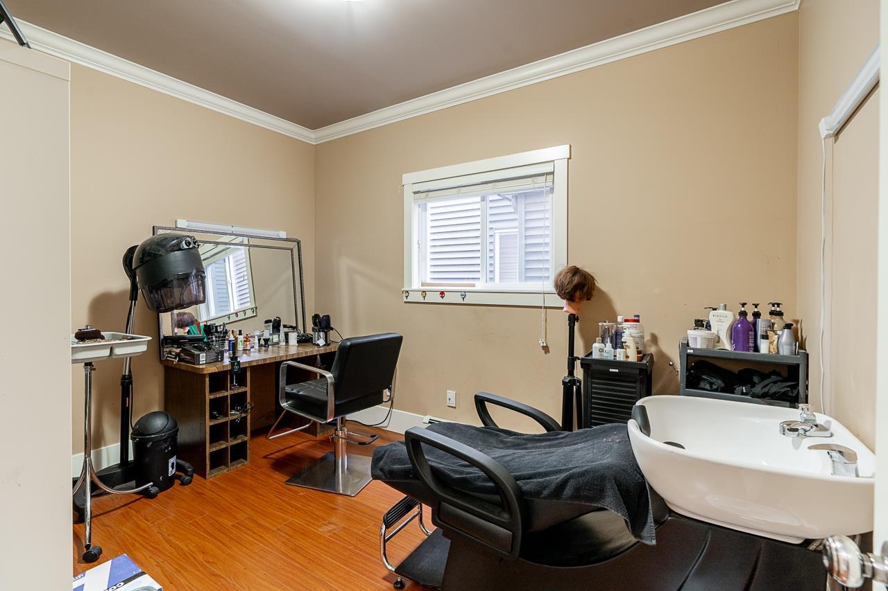 27760 Pullman Avenue Property Photo 7