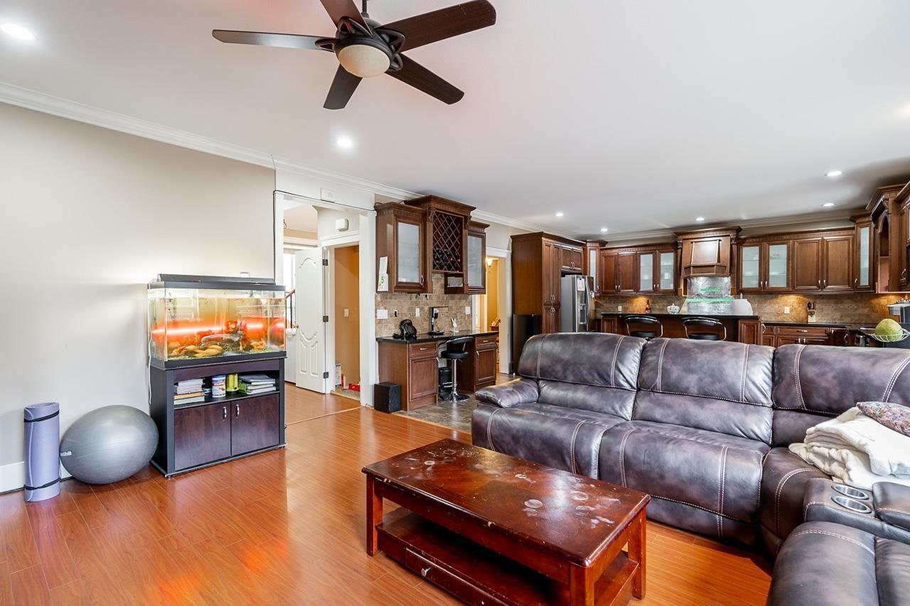 27760 Pullman Avenue Property Photo 10