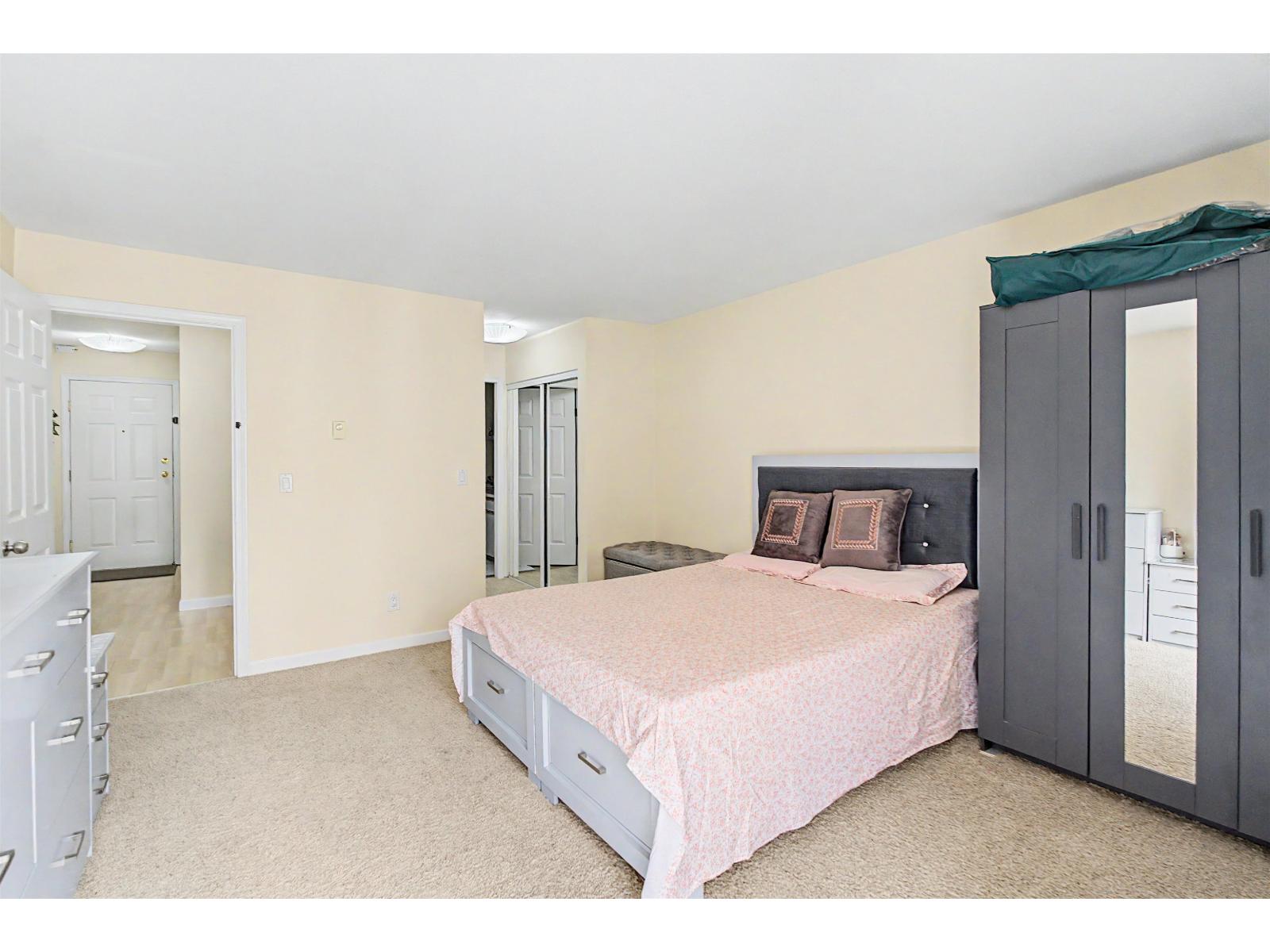 315 9299 121 Street Property Photo 5