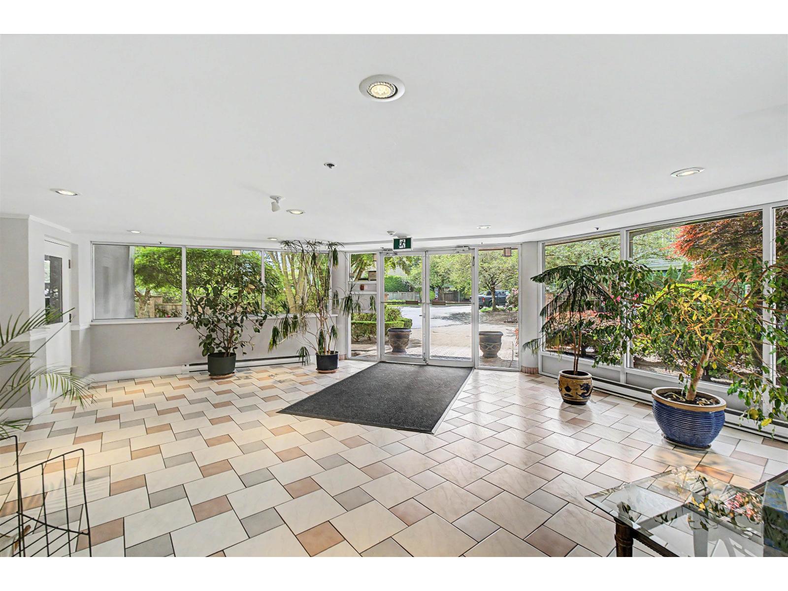 315 9299 121 Street Property Photo 6