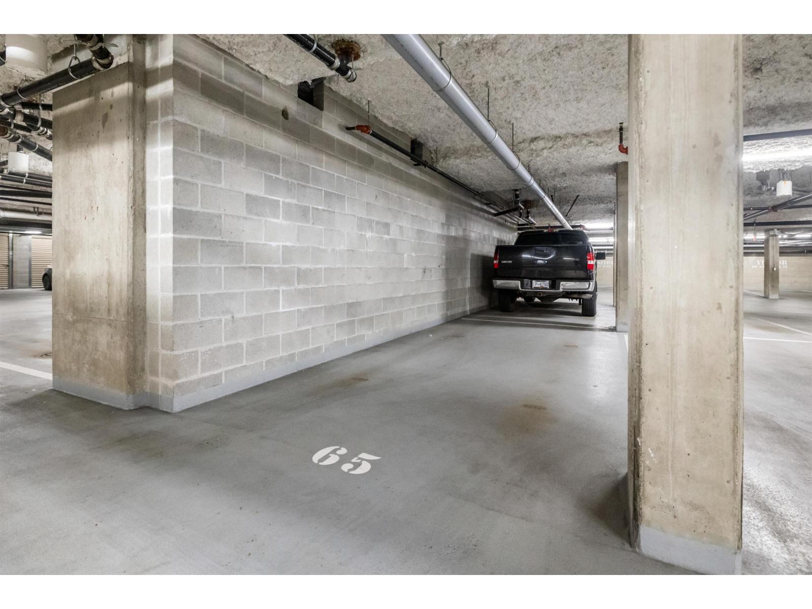 587 8288 207a Street Property Photo 32