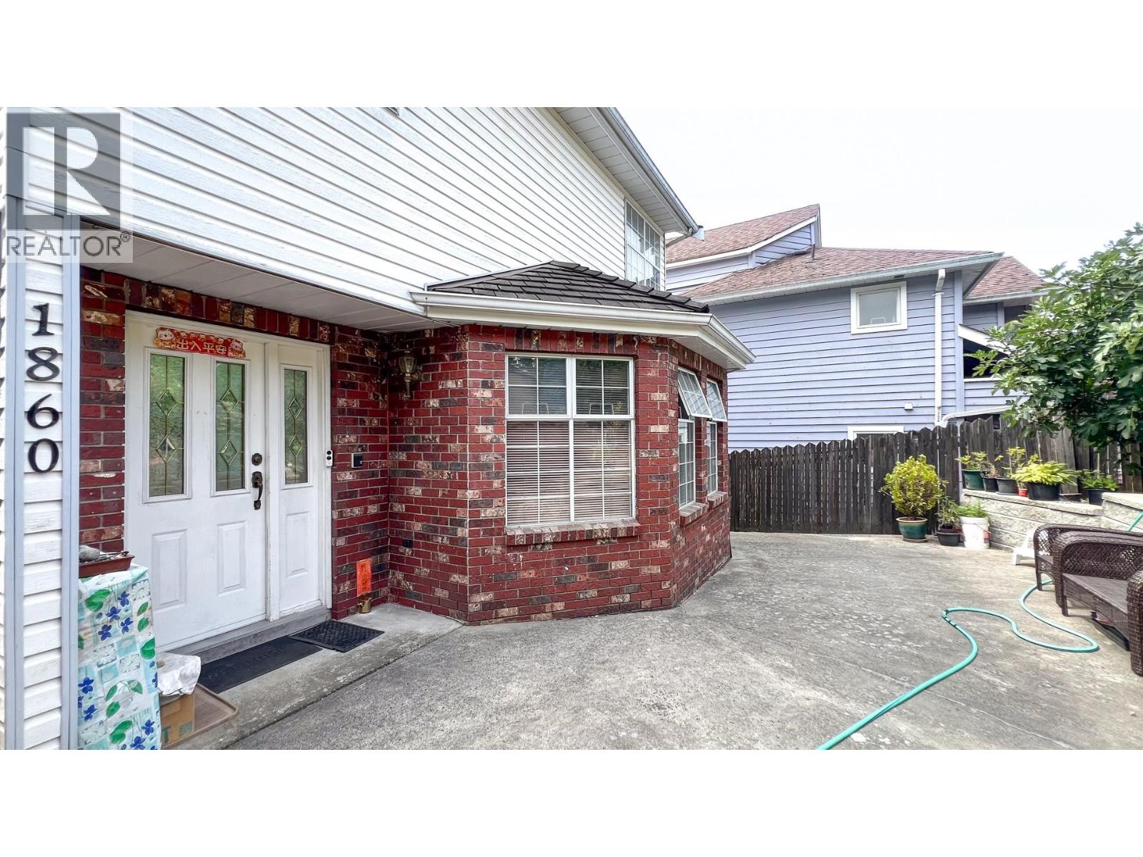 1860 Se Marine Drive Property Photo 2