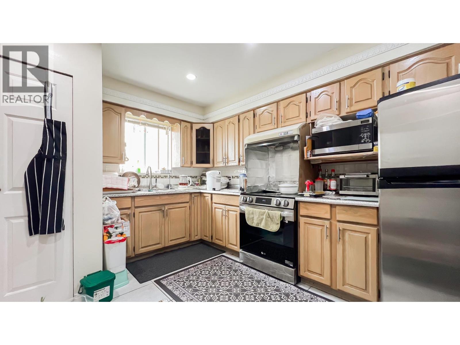 1860 Se Marine Drive Property Photo 4