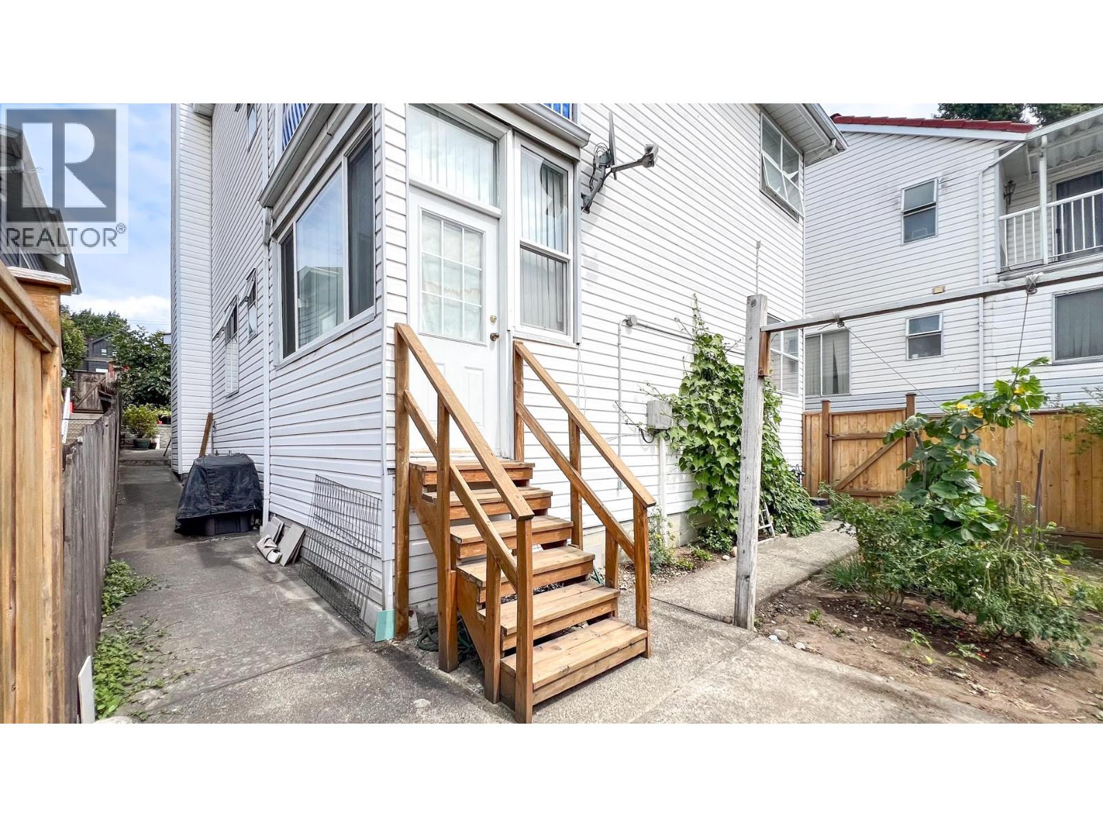 1860 Se Marine Drive Property Photo 26
