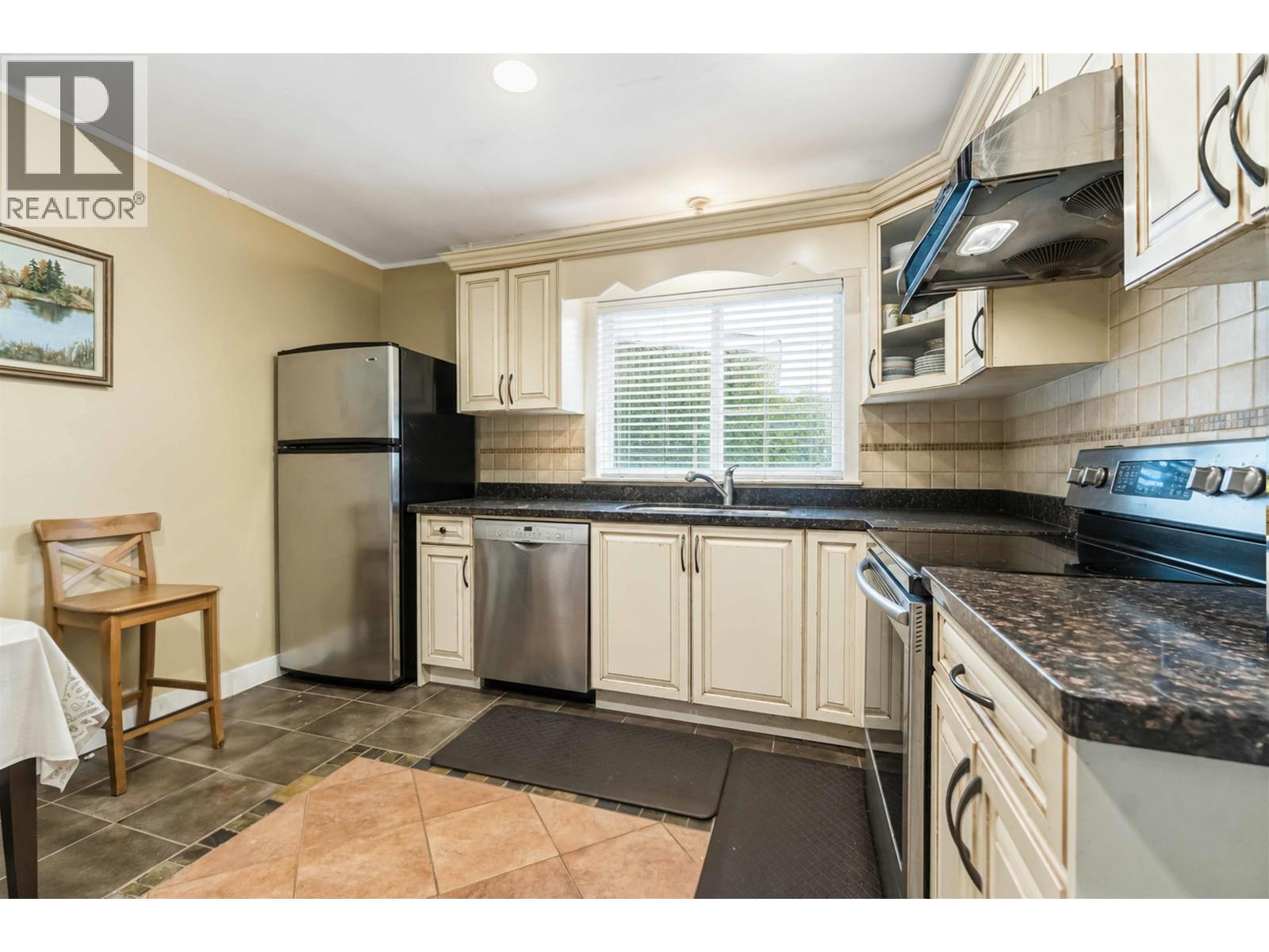 6389 Fremlin Street Property Photo 7