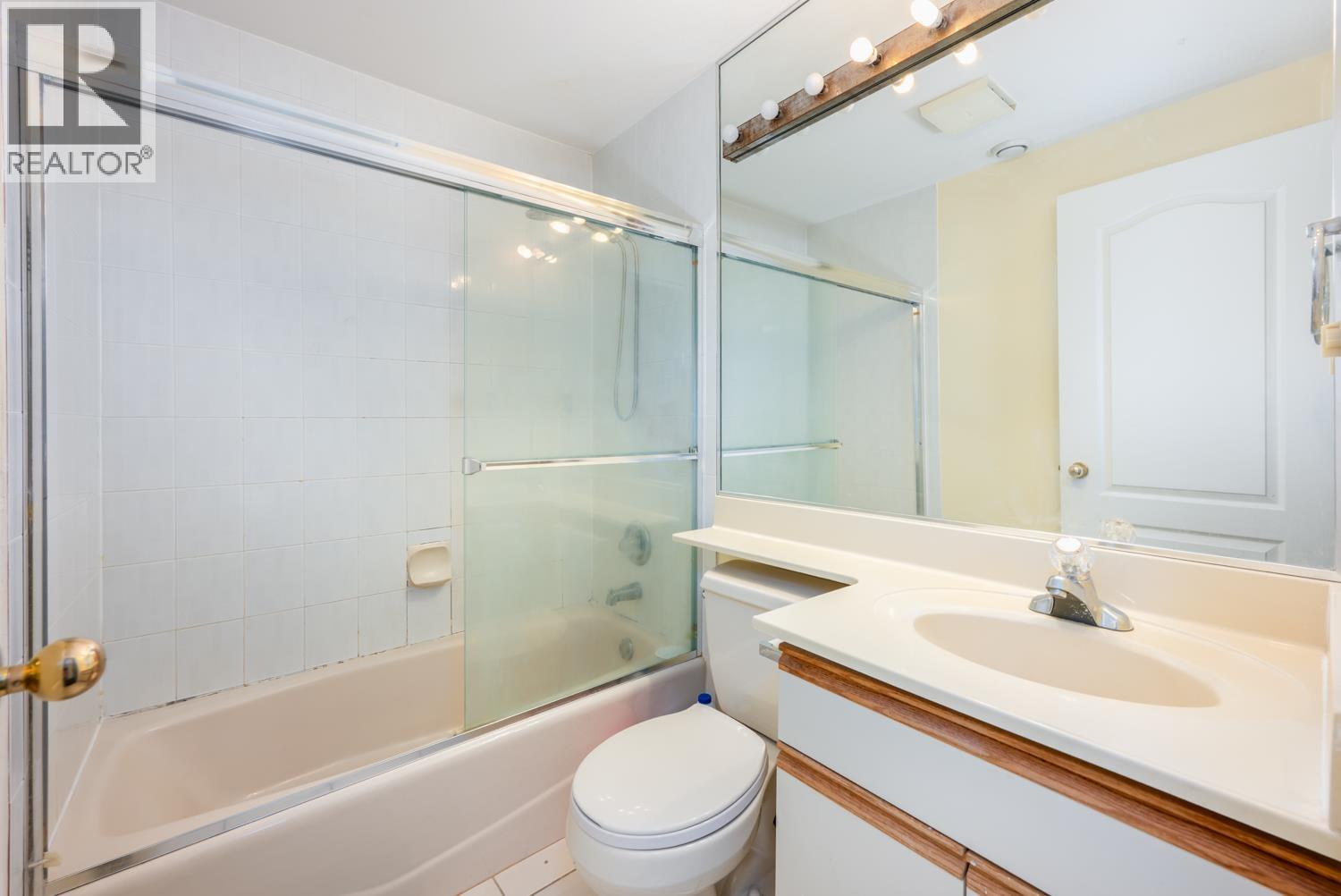 122 W 43rd Avenue Property Photo 16