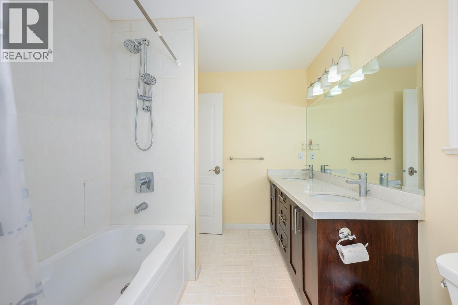 122 W 43rd Avenue Property Photo 19