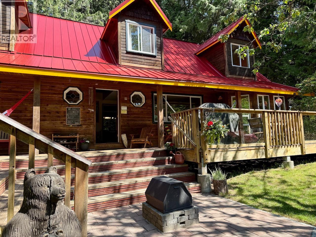1261 Roberts Creek Road Property Photo 3