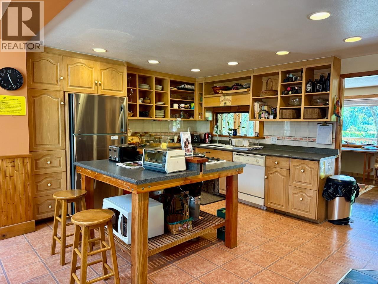 1261 Roberts Creek Road Property Photo 9