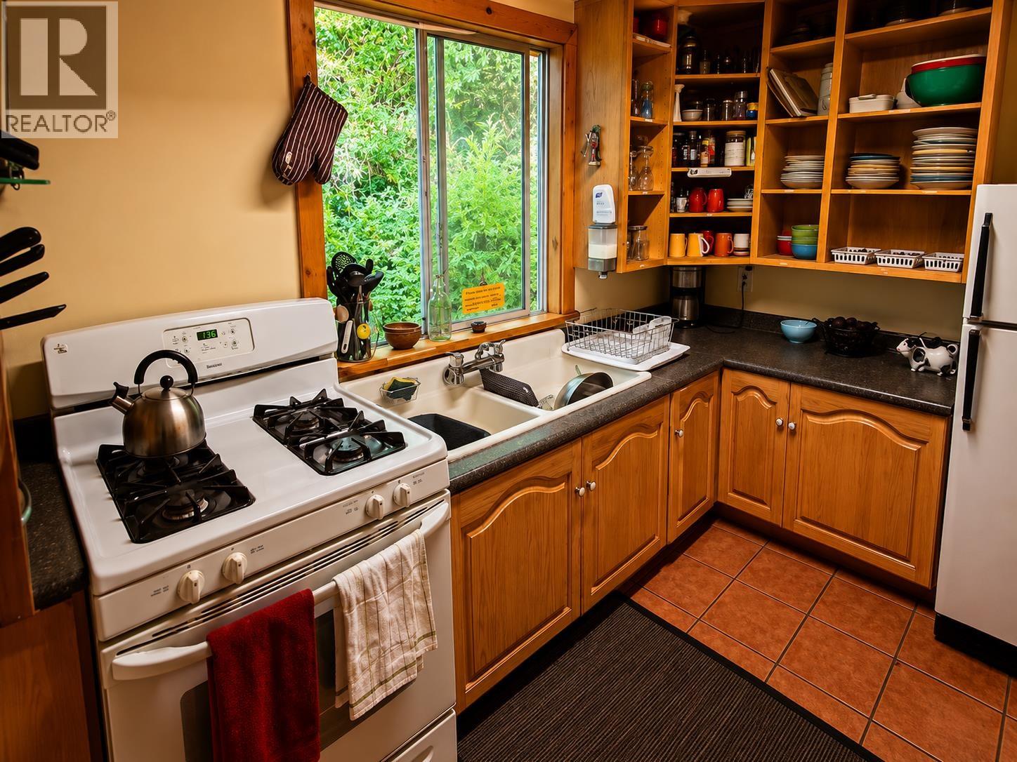 1261 Roberts Creek Road Property Photo 11