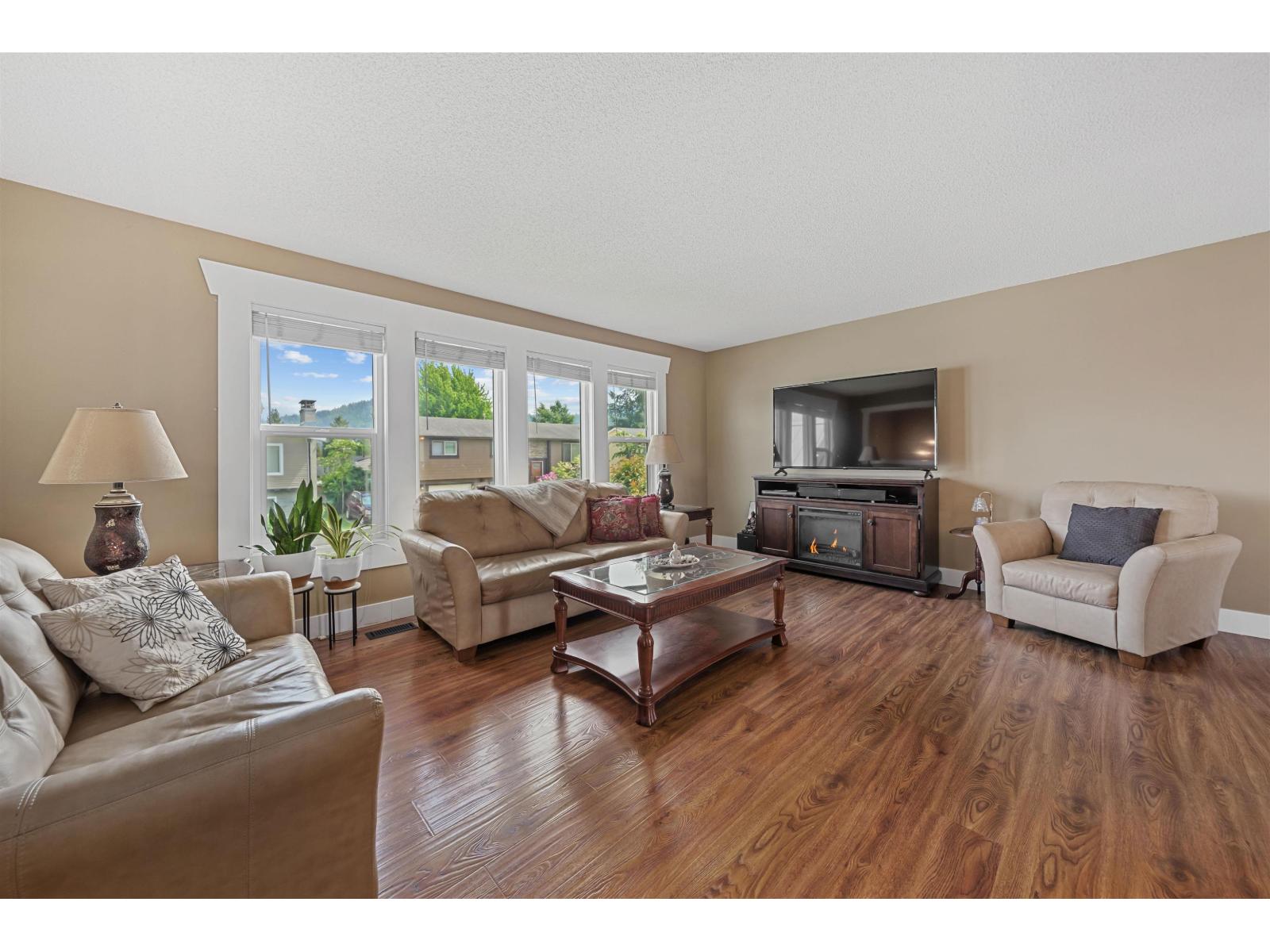 6235 Dundee Place Property Photo 8
