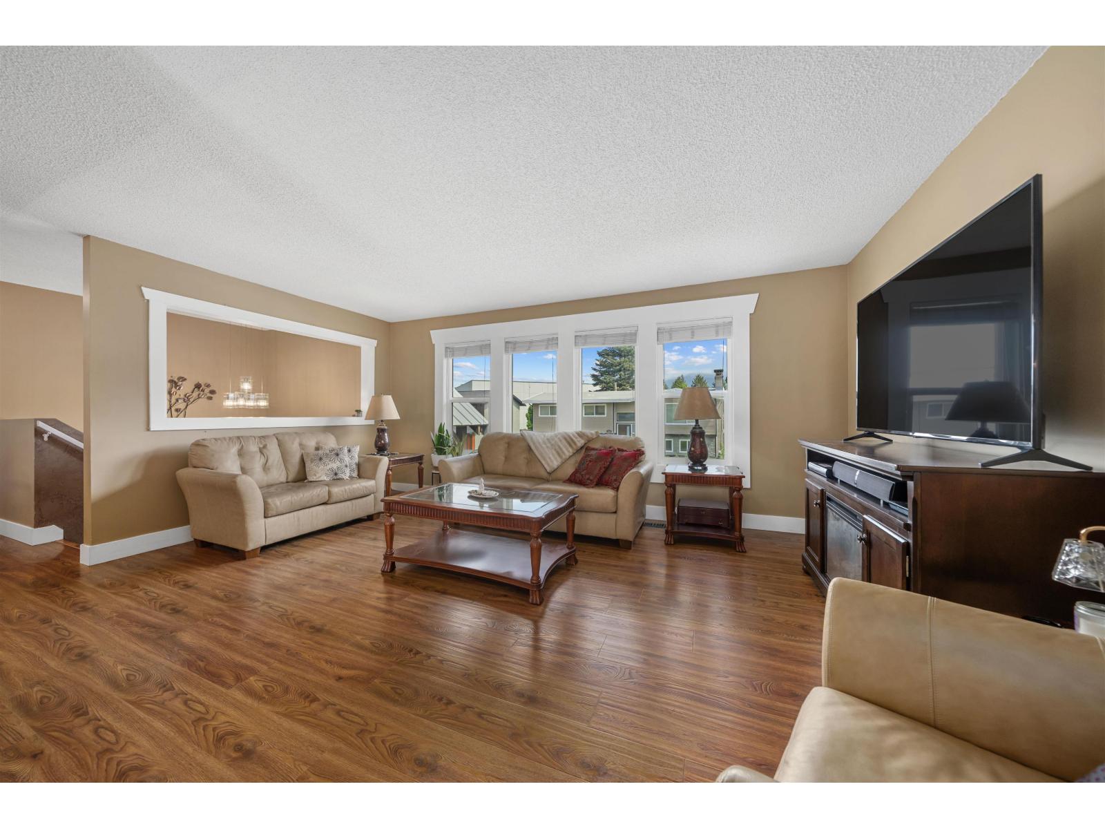6235 Dundee Place Property Photo 9