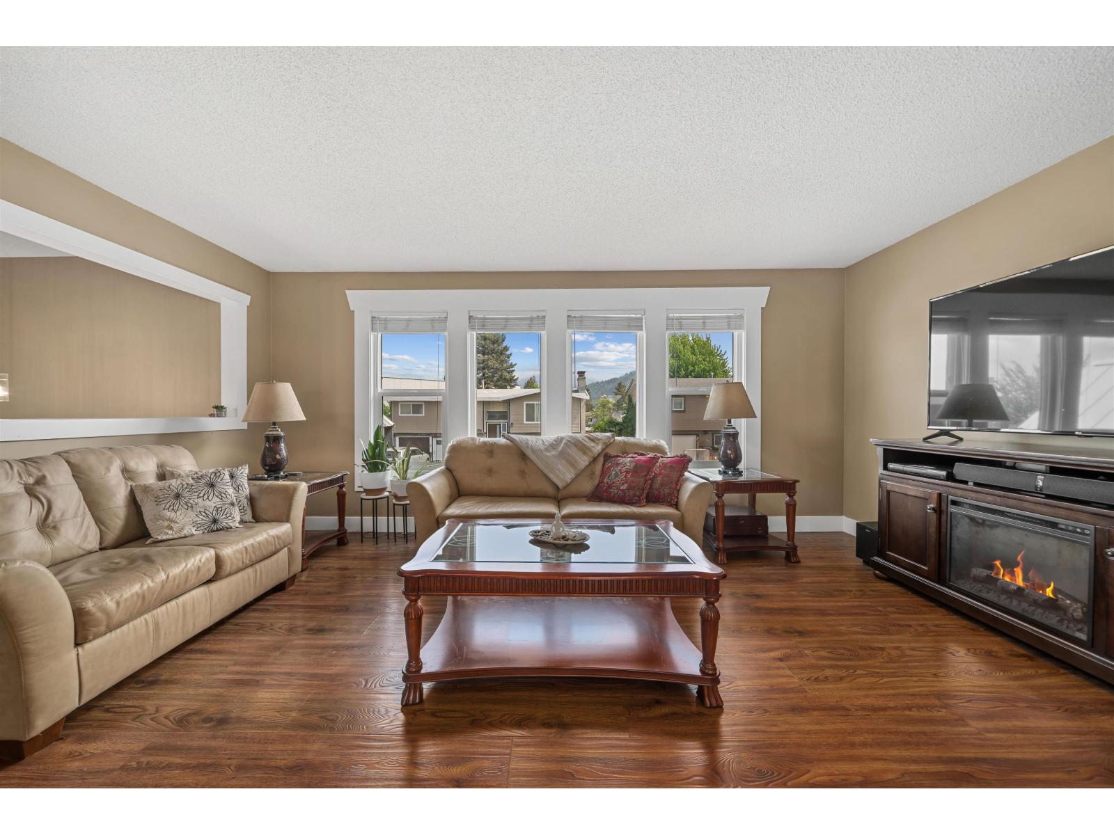 6235 Dundee Place Property Photo 10