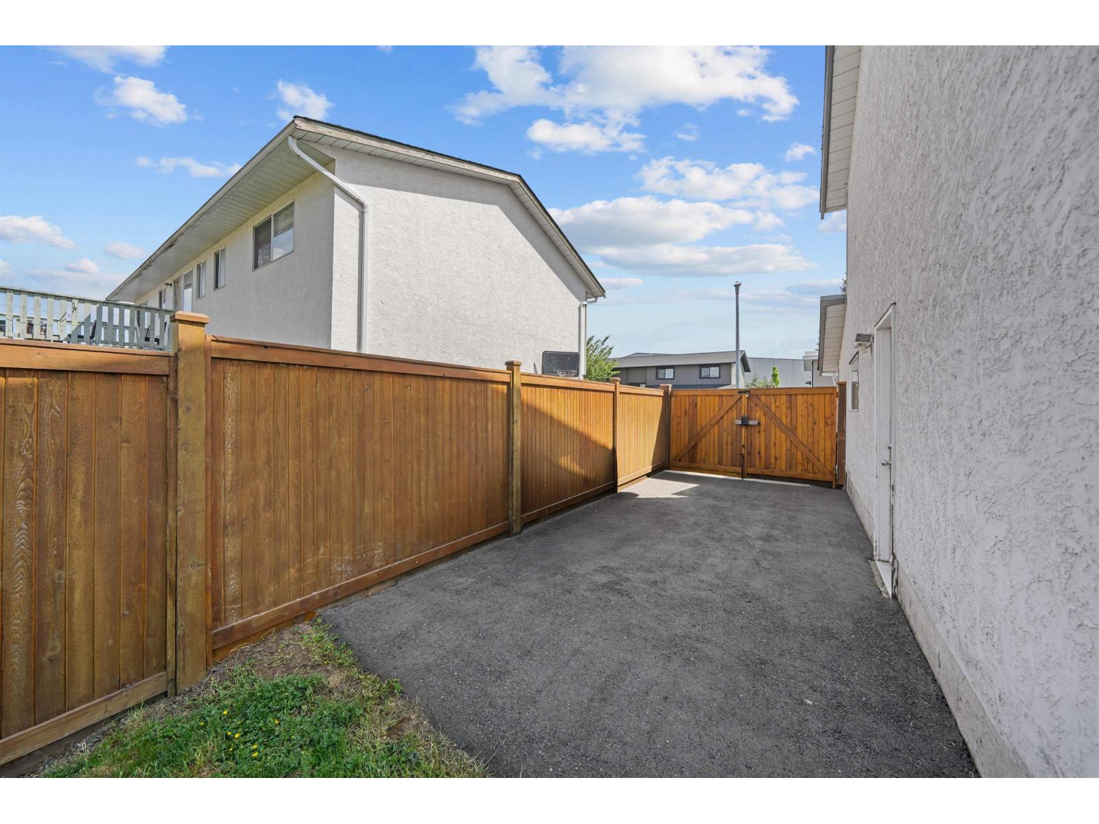 6235 Dundee Place Property Photo 32