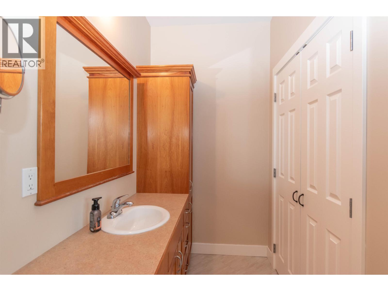 8020 Hislop Road Property Photo 20