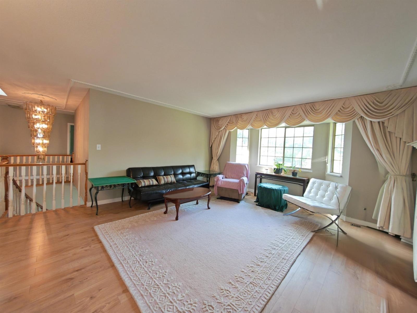 16328 96 Avenue Property Photo 5