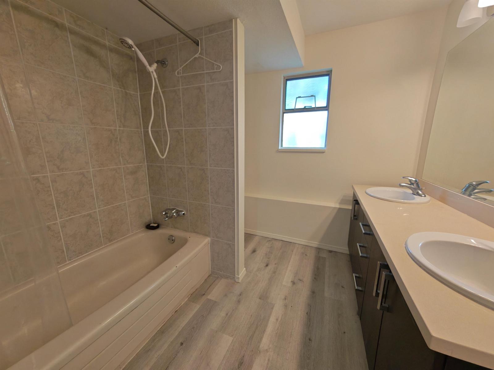 16328 96 Avenue Property Photo 22