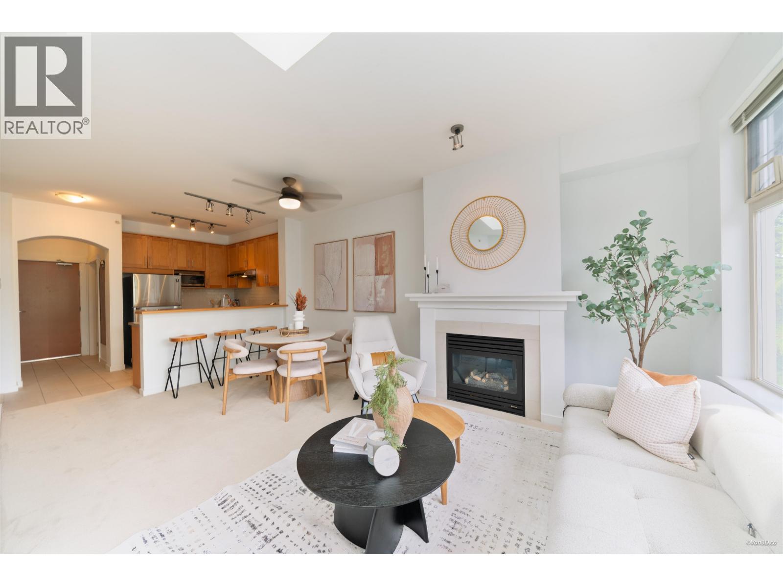 404 4883 Maclure Mews Property Photo 4