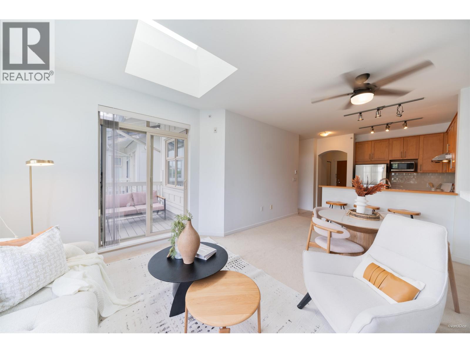 404 4883 Maclure Mews Property Photo 6