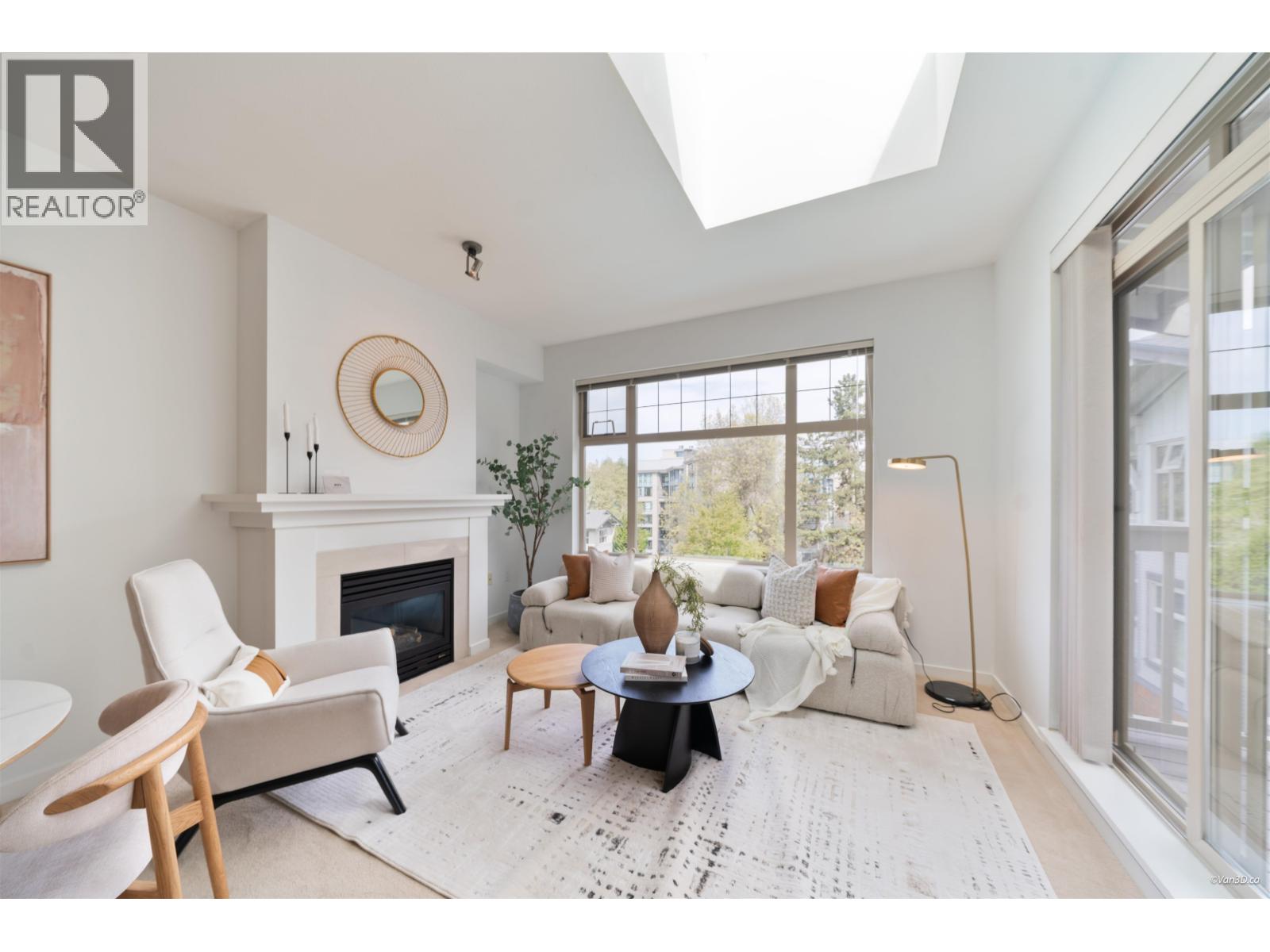 404 4883 Maclure Mews Property Photo 8