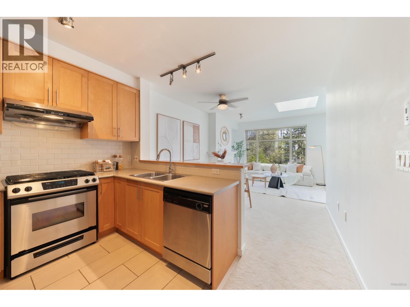 404 4883 Maclure Mews Property Photo 12