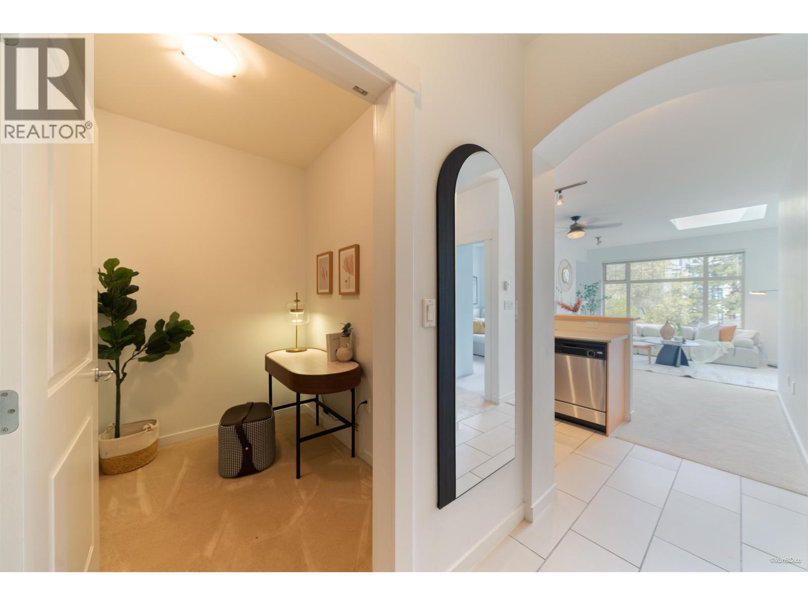404 4883 Maclure Mews Property Photo 14