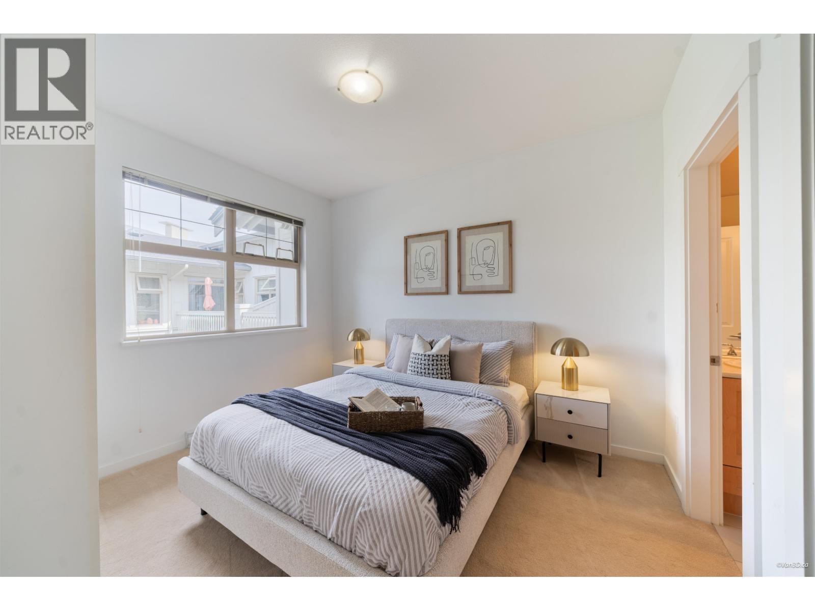 404 4883 Maclure Mews Property Photo 17