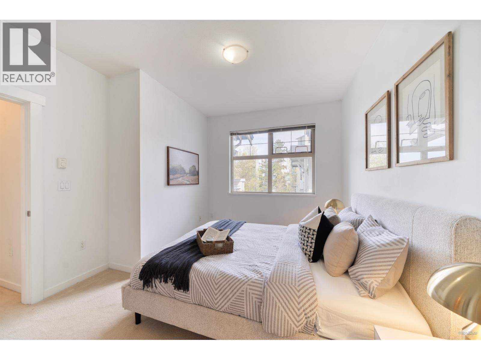 404 4883 Maclure Mews Property Photo 18