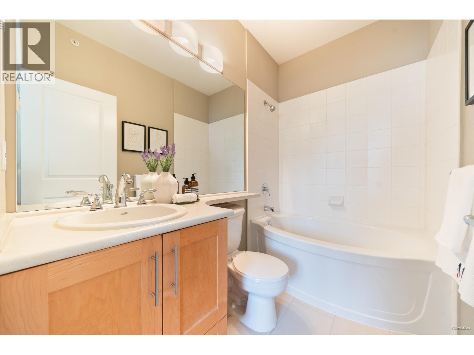 404 4883 Maclure Mews Property Photo 21
