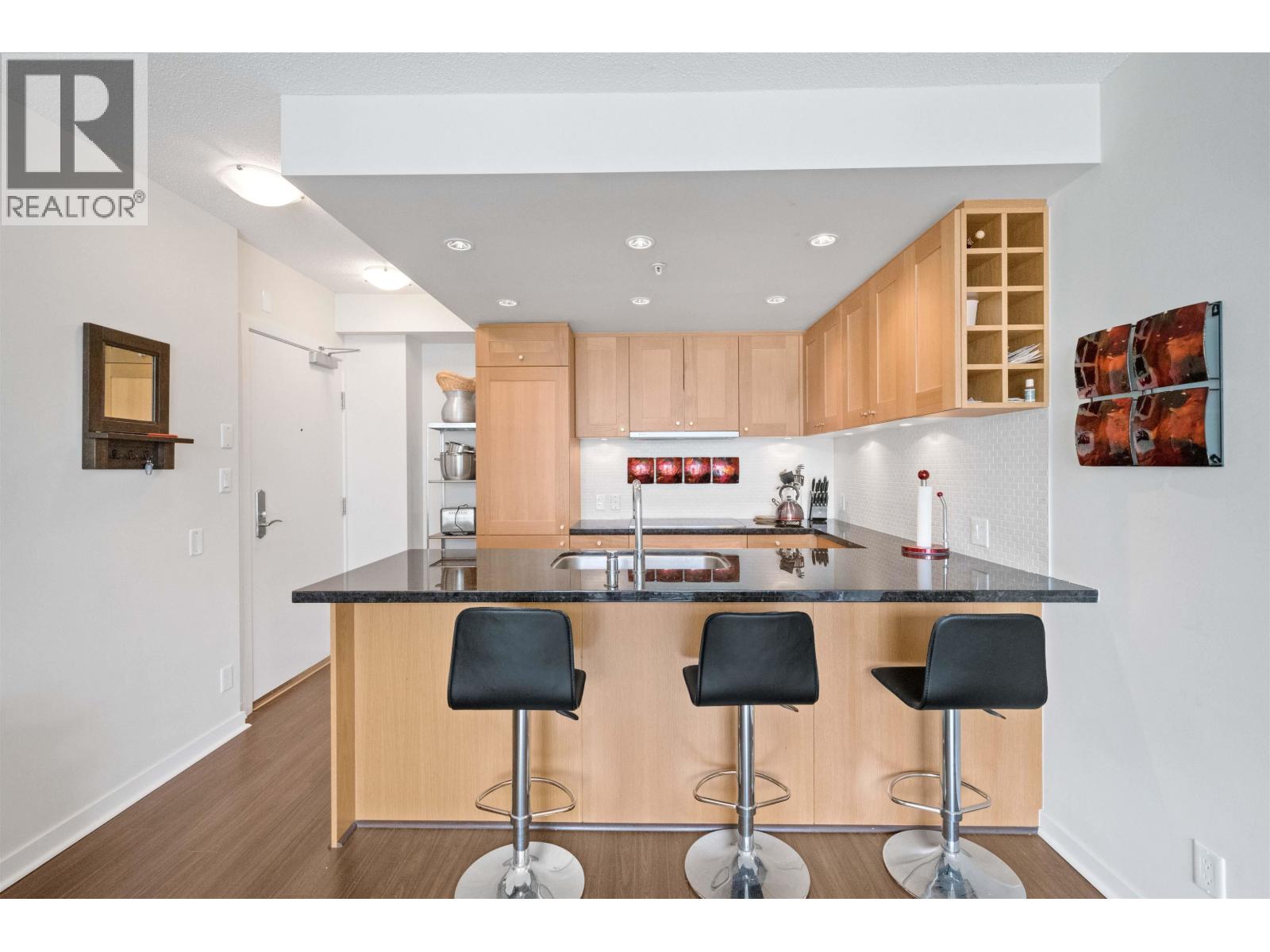 2001 821 Cambie Street Property Photo 1