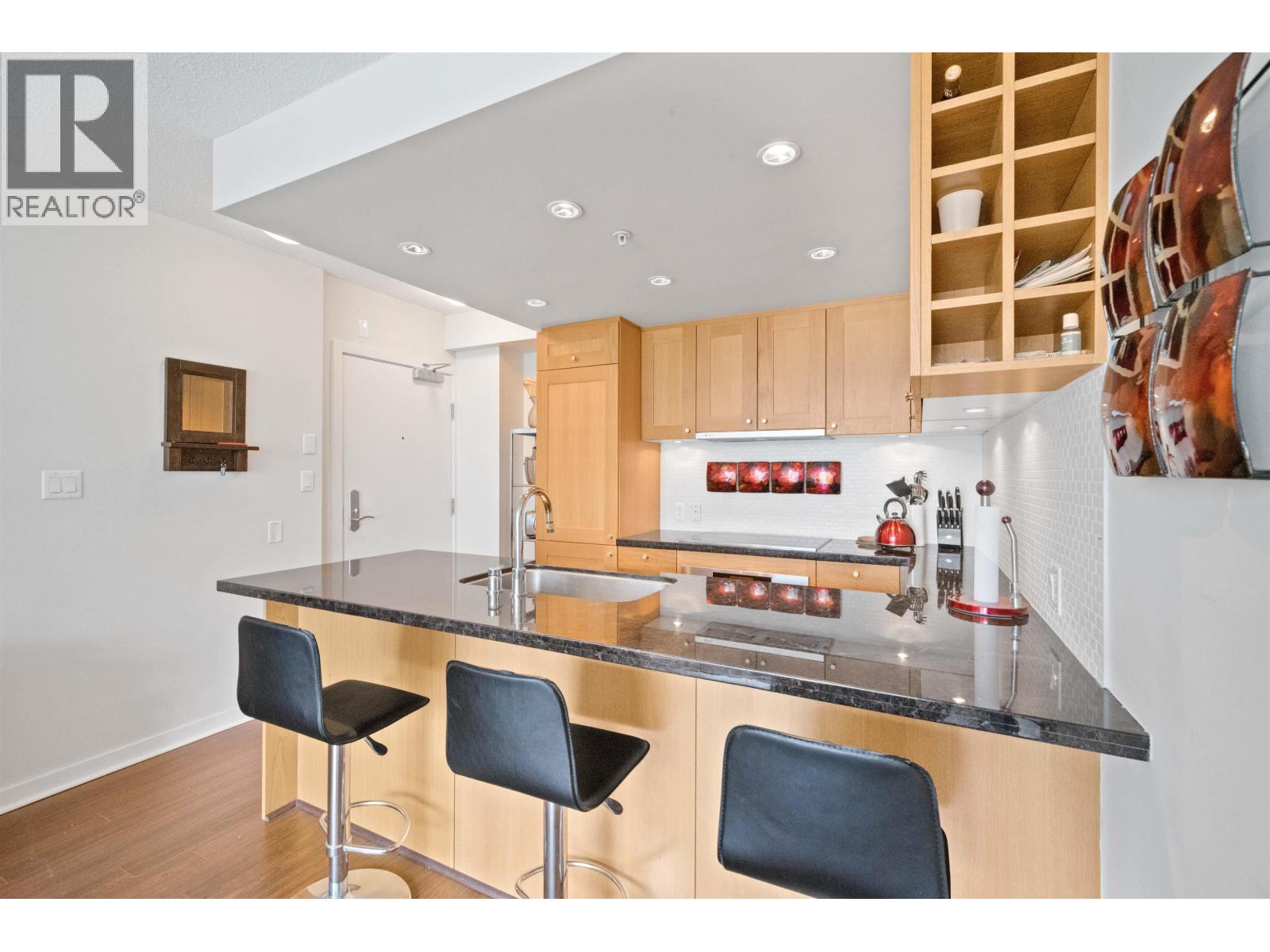 2001 821 Cambie Street Property Photo 3