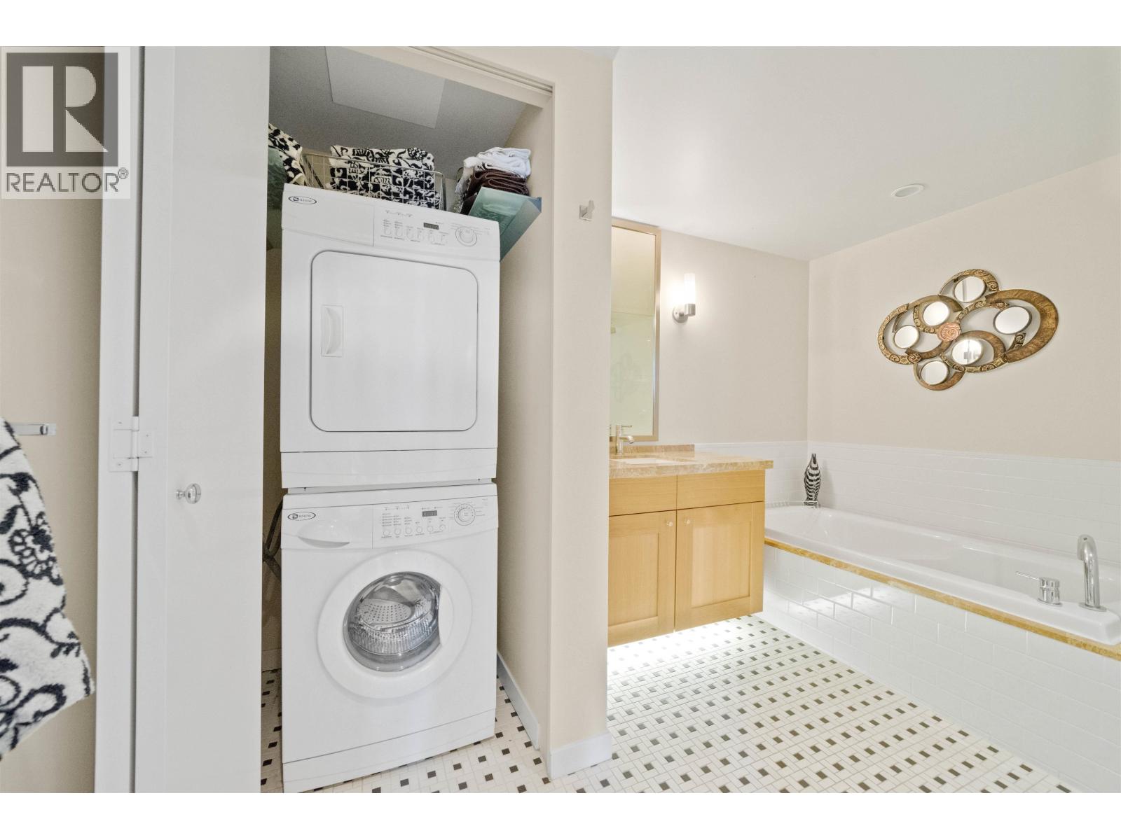 2001 821 Cambie Street Property Photo 11