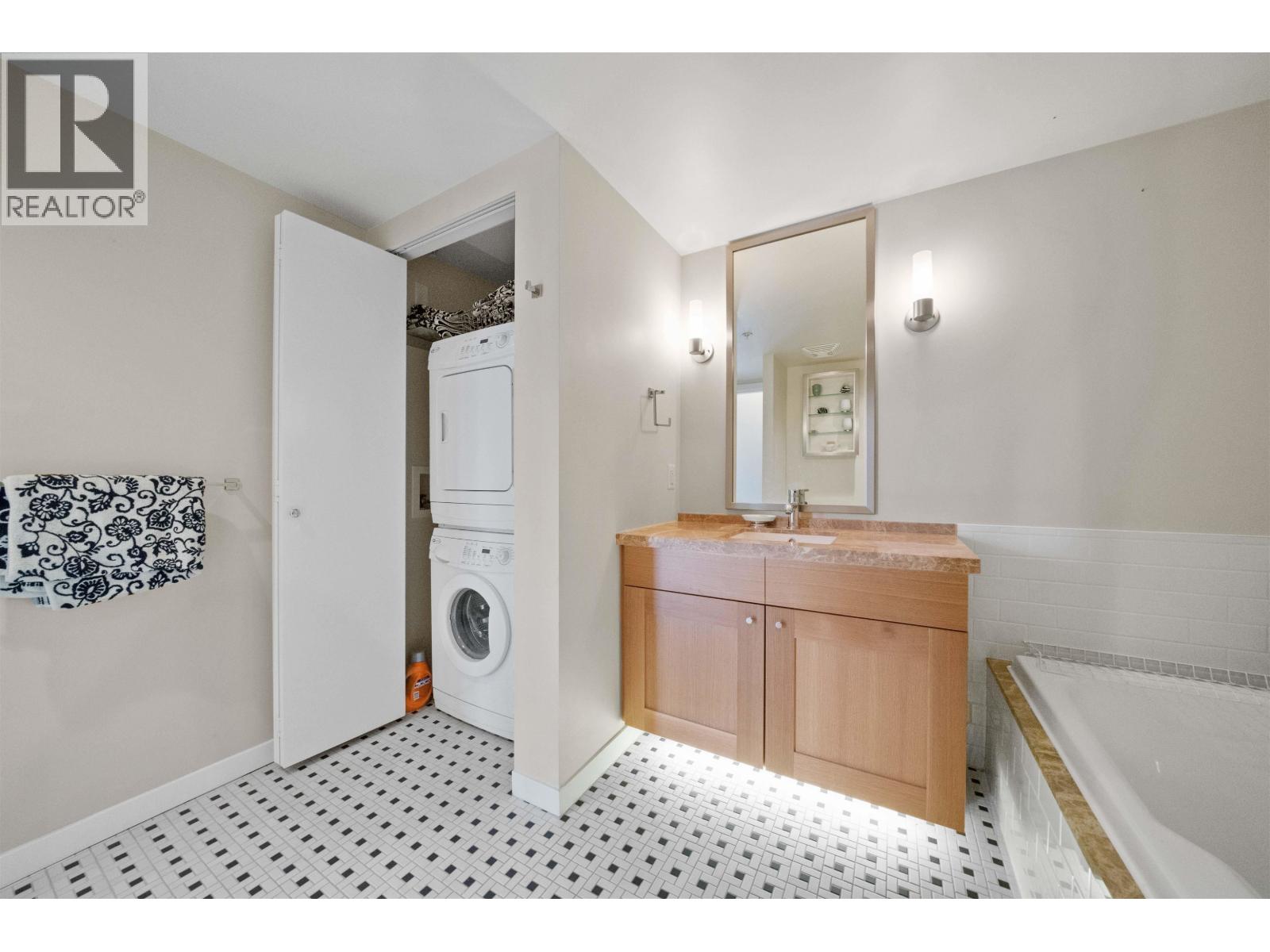 2001 821 Cambie Street Property Photo 13
