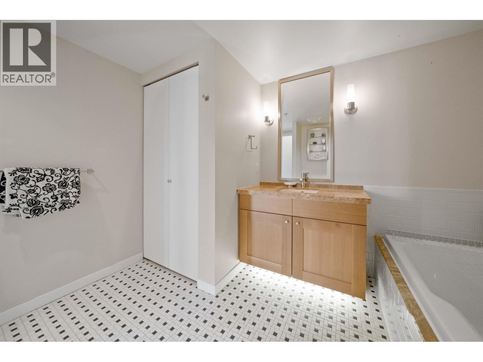 2001 821 Cambie Street Property Photo 14