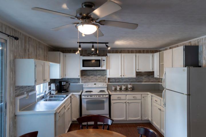 115 8220 King George Highway Property Photo 6