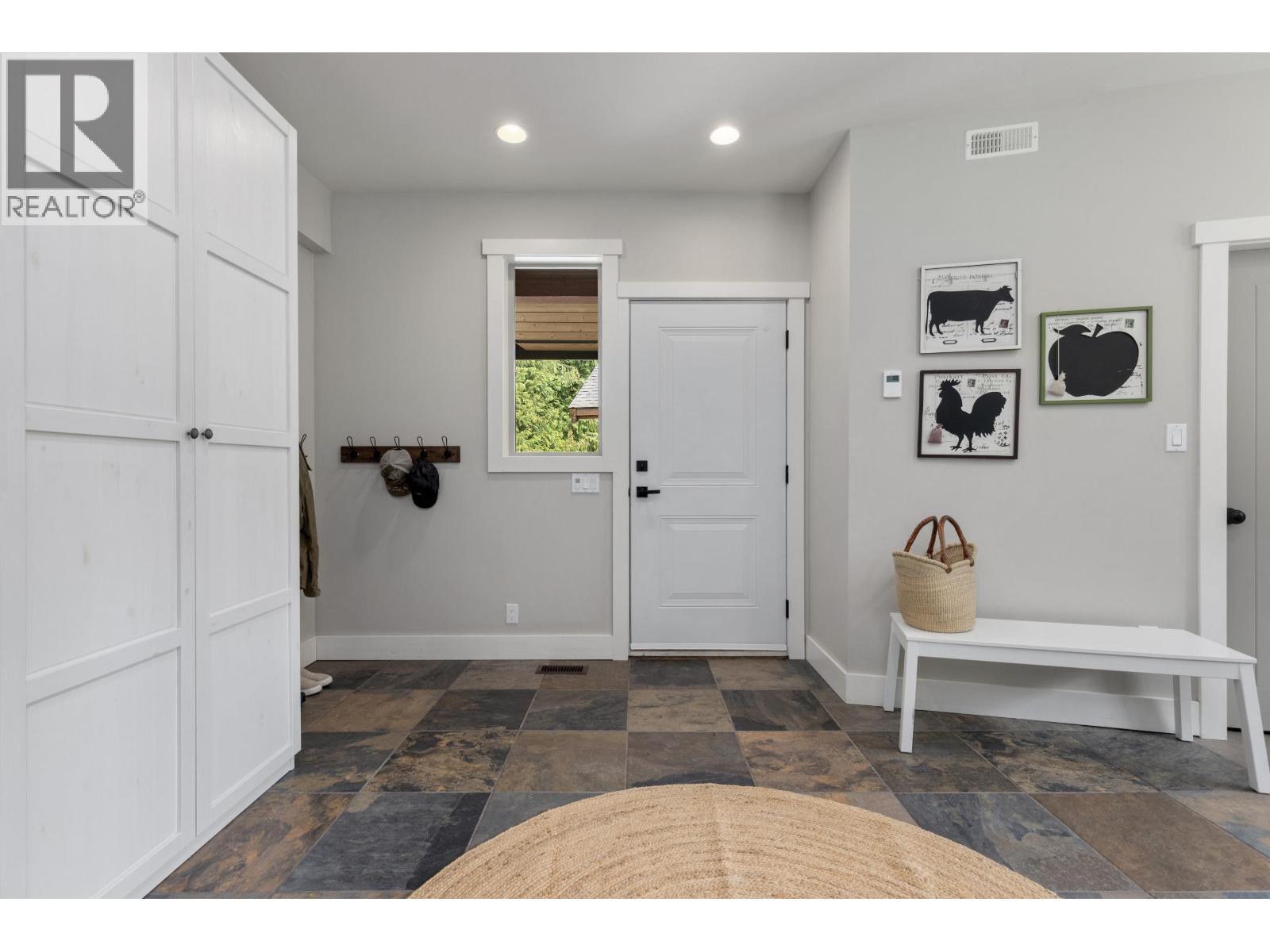 1044 Cedar Grove Lane Property Photo 4