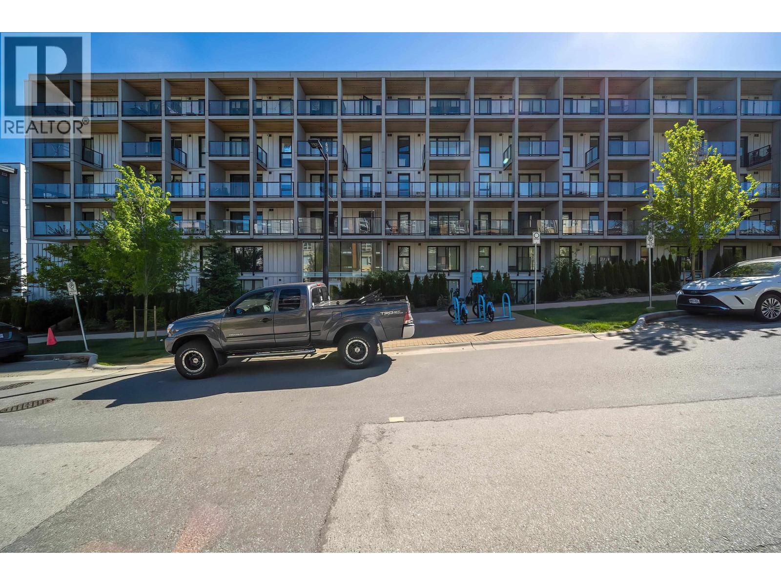 307 9888 University Crescent Photo de la propriété 1