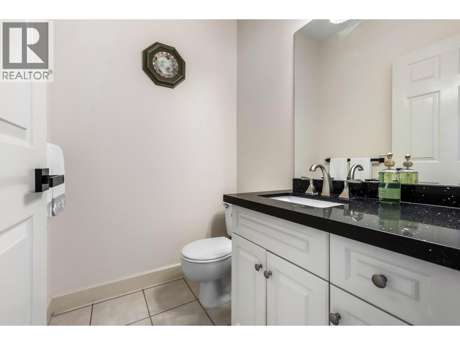 10615 238 Street Property Photo 16
