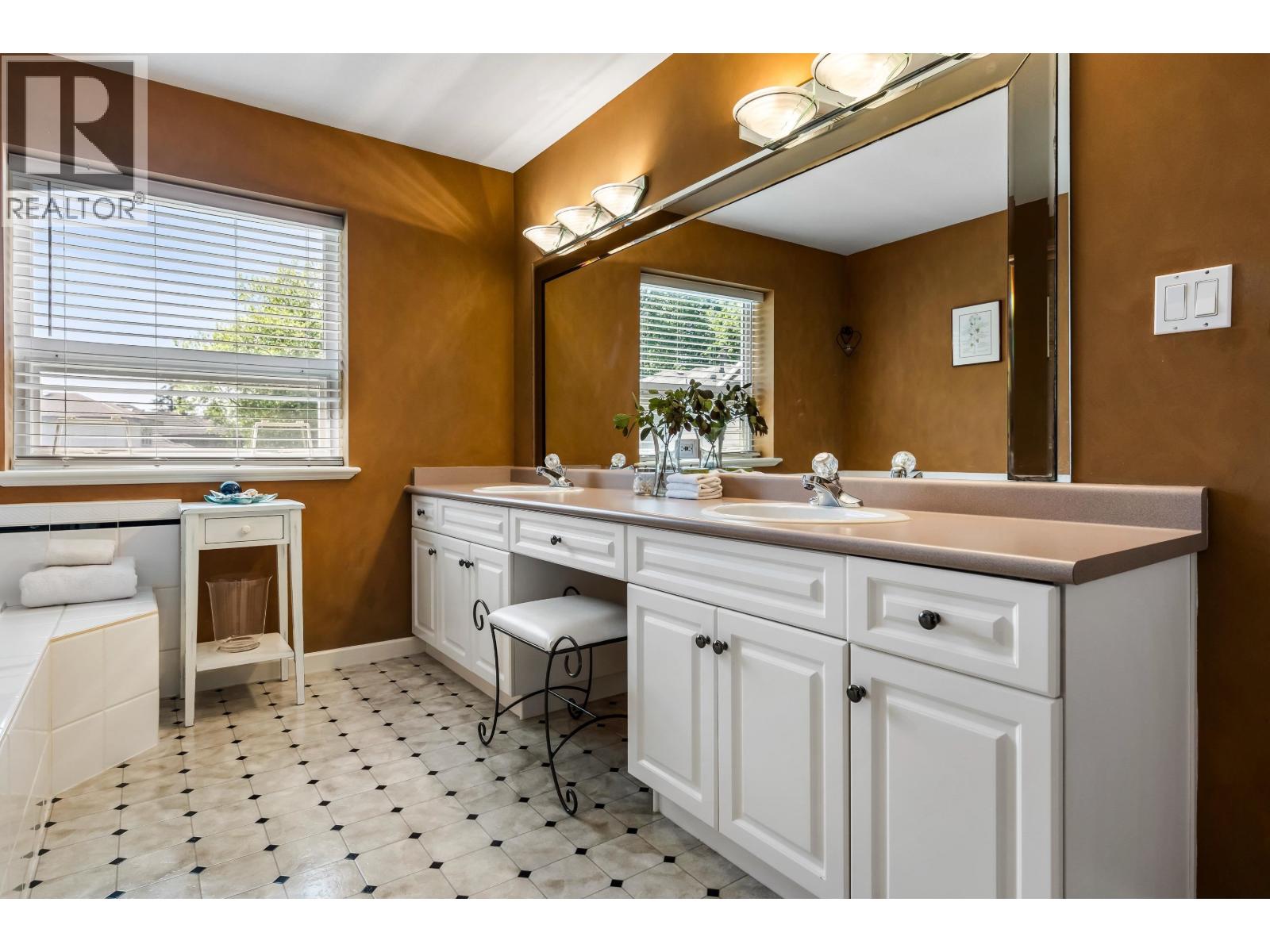 10615 238 Street Property Photo 19