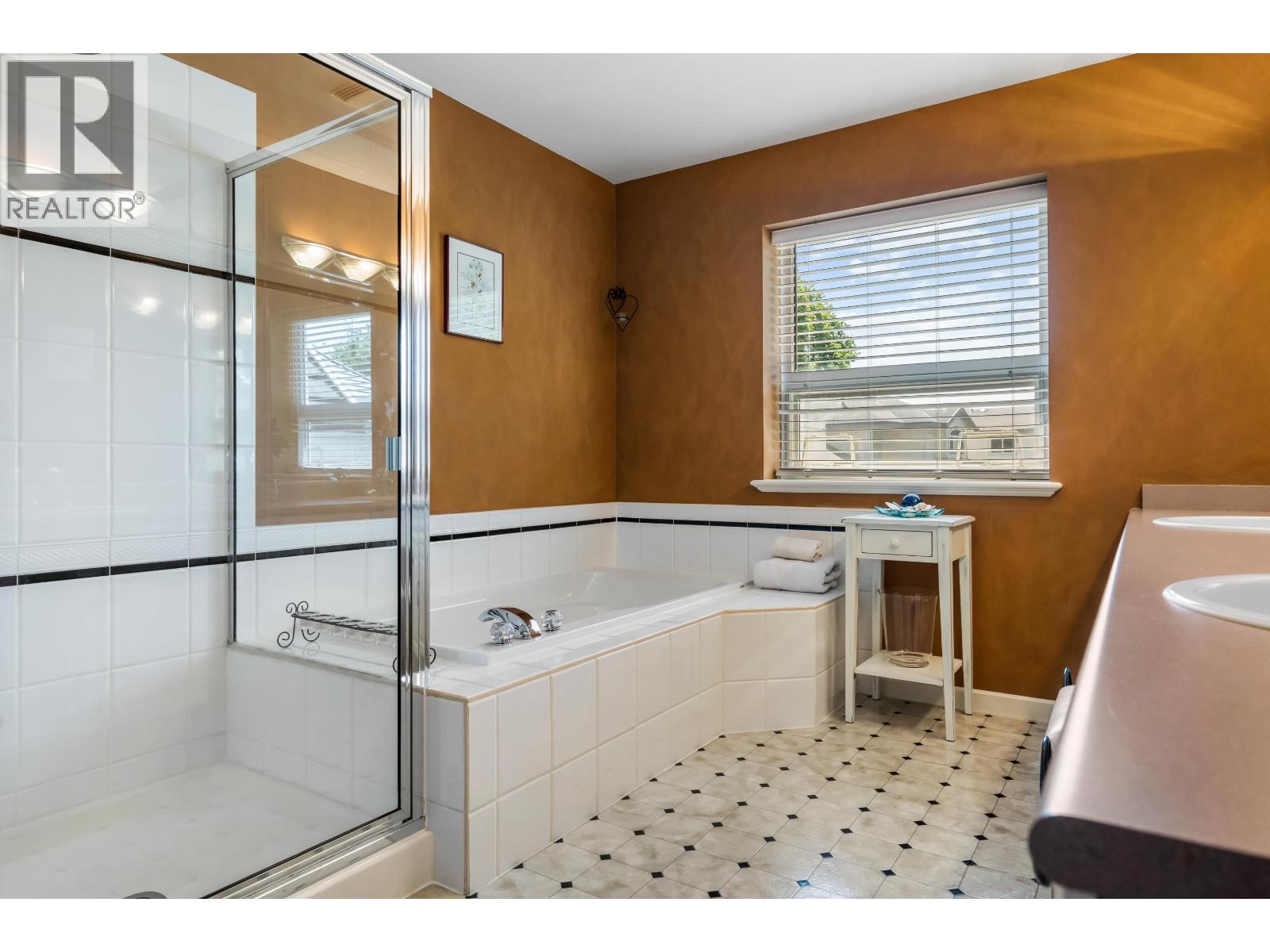 10615 238 Street Property Photo 20